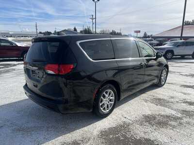 2023 Chrysler Voyager, $23975. Photo 4