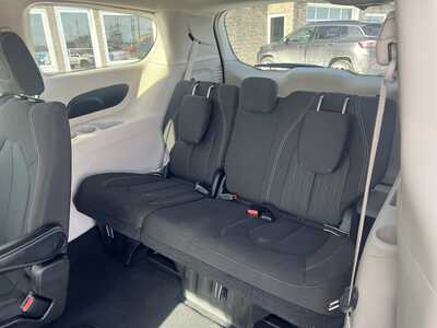 2023 Chrysler Voyager, $23975. Photo 6