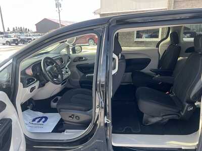 2023 Chrysler Voyager, $23975. Photo 8
