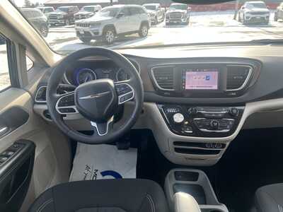 2023 Chrysler Voyager, $23975. Photo 9