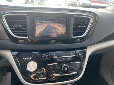 2023 Chrysler Voyager, $23975. Photo 10