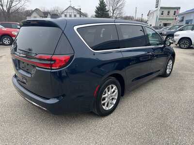 2025 Chrysler Pacifica, $30975. Photo 3