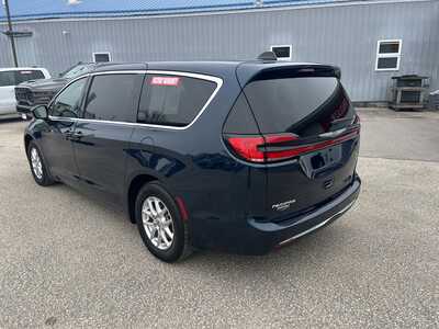2025 Chrysler Pacifica, $30975. Photo 4