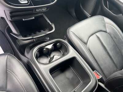 2025 Chrysler Pacifica, $30975. Photo 8