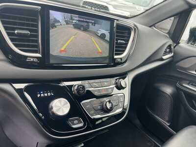 2025 Chrysler Pacifica, $30975. Photo 9