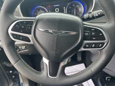 2025 Chrysler Pacifica, $30975. Photo 11