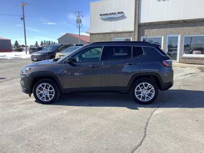 2023 Jeep Compass, $23575. Photo 2