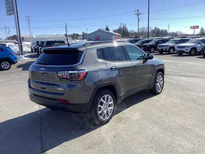 2023 Jeep Compass, $23575. Photo 4