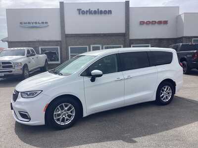 2023 Chrysler Pacifica, $29575. Photo 1