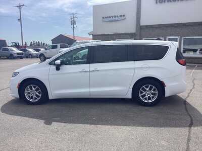 2023 Chrysler Pacifica, $29575. Photo 2