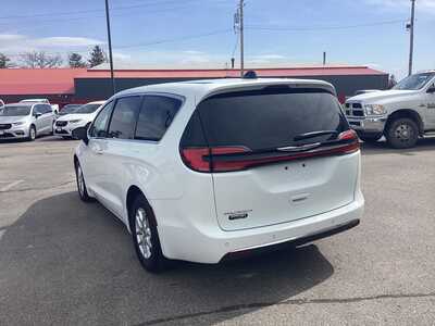 2023 Chrysler Pacifica, $29575. Photo 3