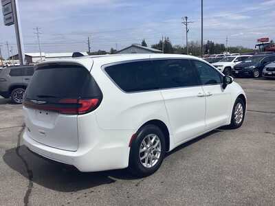 2023 Chrysler Pacifica, $29575. Photo 4