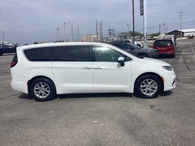 2023 Chrysler Pacifica, $29575. Photo 5
