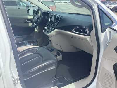 2023 Chrysler Pacifica, $29575. Photo 7