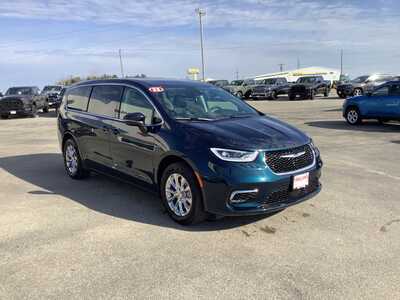 2023 Chrysler Pacifica, $31975. Photo 6