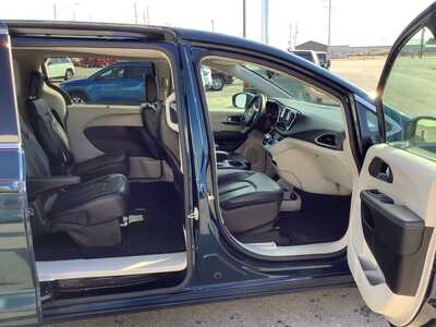 2023 Chrysler Pacifica, $31975. Photo 8