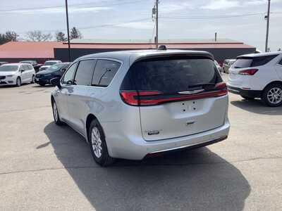 2023 Chrysler Pacifica, $29575. Photo 3