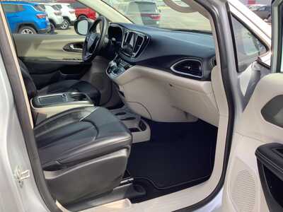 2023 Chrysler Pacifica, $29575. Photo 7