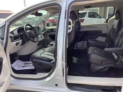 2023 Chrysler Pacifica, $29575. Photo 11