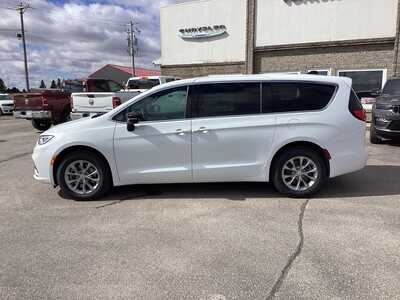 2026 Chrysler Pacifica, $45345. Photo 2