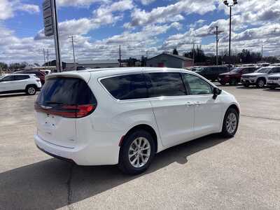 2026 Chrysler Pacifica, $45345. Photo 4