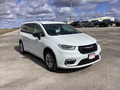 2026 Chrysler Pacifica, $45345. Photo 6