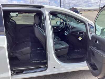 2026 Chrysler Pacifica, $45345. Photo 7