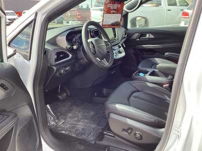 2026 Chrysler Pacifica, $45345. Photo 10