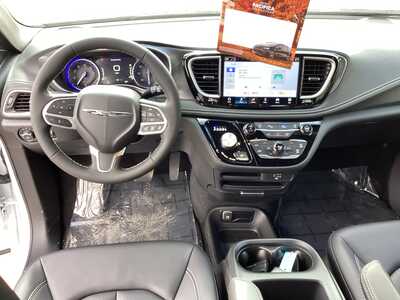2026 Chrysler Pacifica, $45345. Photo 11