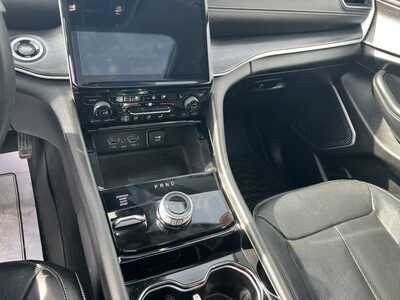 2022 Jeep Grand Cherokee L, $30975. Photo 9