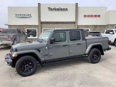 2021 Jeep Gladiator, $32575. Photo 2