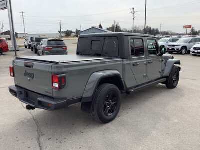 2021 Jeep Gladiator, $32575. Photo 6