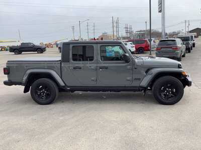 2021 Jeep Gladiator, $32575. Photo 7