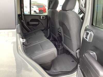 2021 Jeep Gladiator, $32575. Photo 10