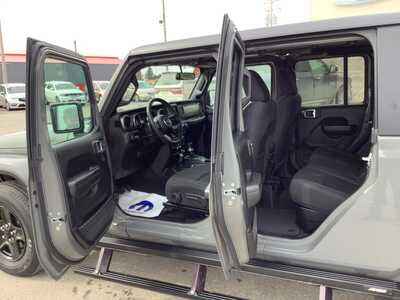 2021 Jeep Gladiator, $32575. Photo 11