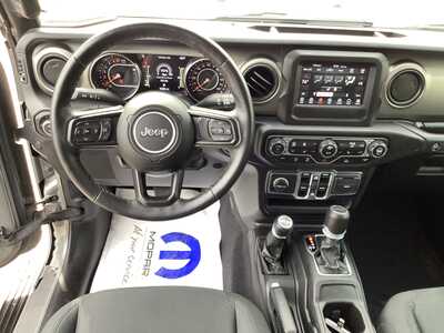 2021 Jeep Gladiator, $32575. Photo 12