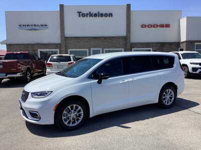 2026 Chrysler Pacifica, $45142. Photo 1