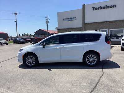 2026 Chrysler Pacifica, $45142. Photo 2