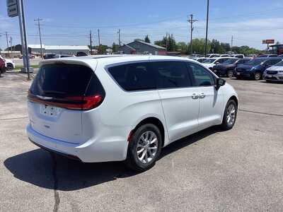 2026 Chrysler Pacifica, $45142. Photo 4