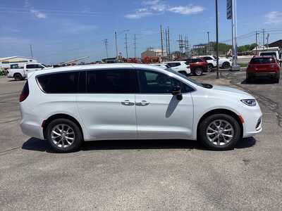 2026 Chrysler Pacifica, $45142. Photo 5