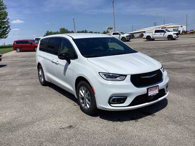 2026 Chrysler Pacifica, $45142. Photo 6