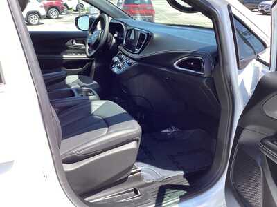 2026 Chrysler Pacifica, $45142. Photo 7