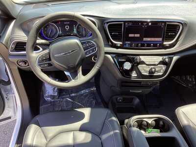 2026 Chrysler Pacifica, $45142. Photo 12