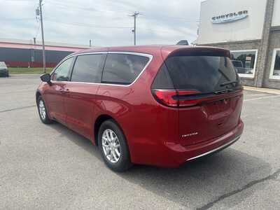 2027 Chrysler Pacifica, $45409. Photo 3