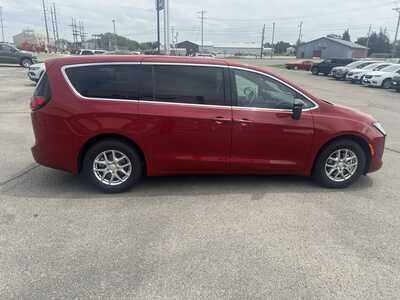 2027 Chrysler Pacifica, $45409. Photo 4