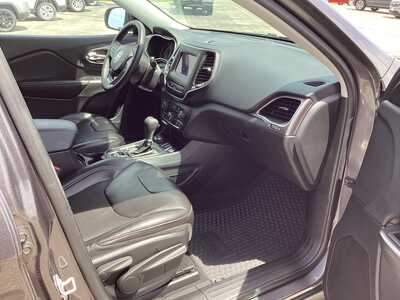 2019 Jeep Cherokee, $18975. Photo 7