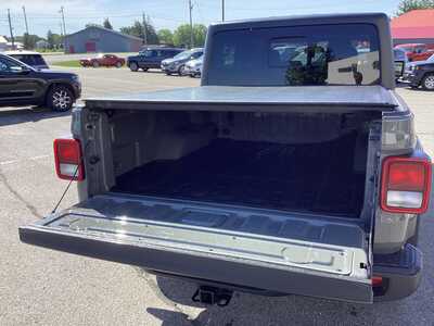 2021 Jeep Gladiator, $31975. Photo 4