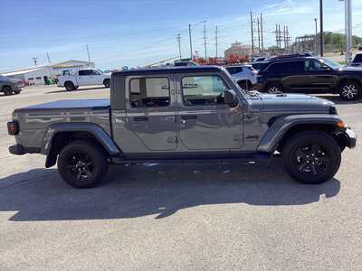 2021 Jeep Gladiator, $31975. Photo 6