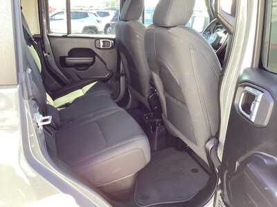 2021 Jeep Gladiator, $31975. Photo 8