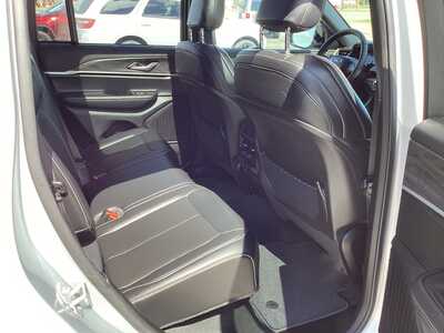 2025 Jeep Grand Cherokee, $38975. Photo 8